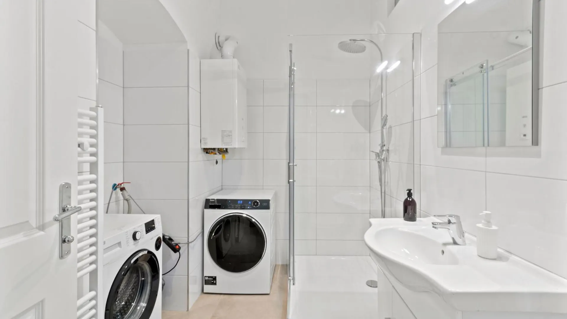 Balcony Apartment, 4 Min To U3 Zipperer Strasse Wiedeń Apartament